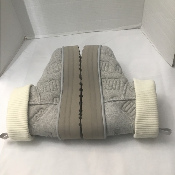 UGGS BOOTS - Picture 14 of 16